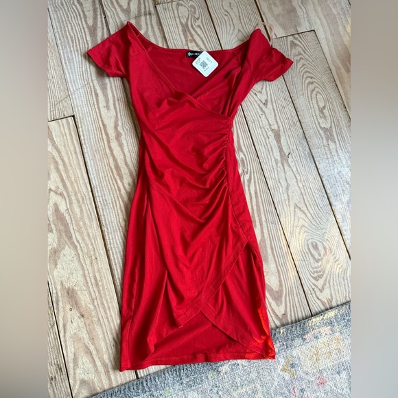 Popular 21 Elegant Red Off-Shoulder Dress size small NWT - Picture 1 of 2